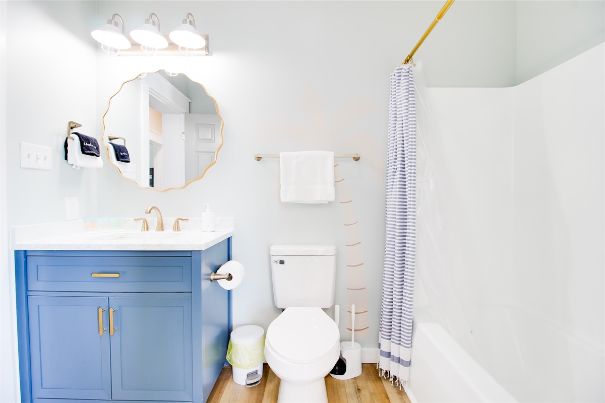 Bathroom 2 - Linens & Bath Towels Provided!