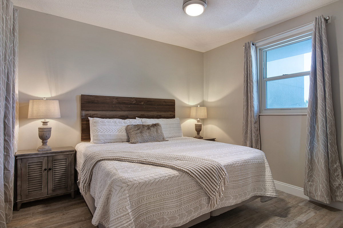 Guest King bedroom