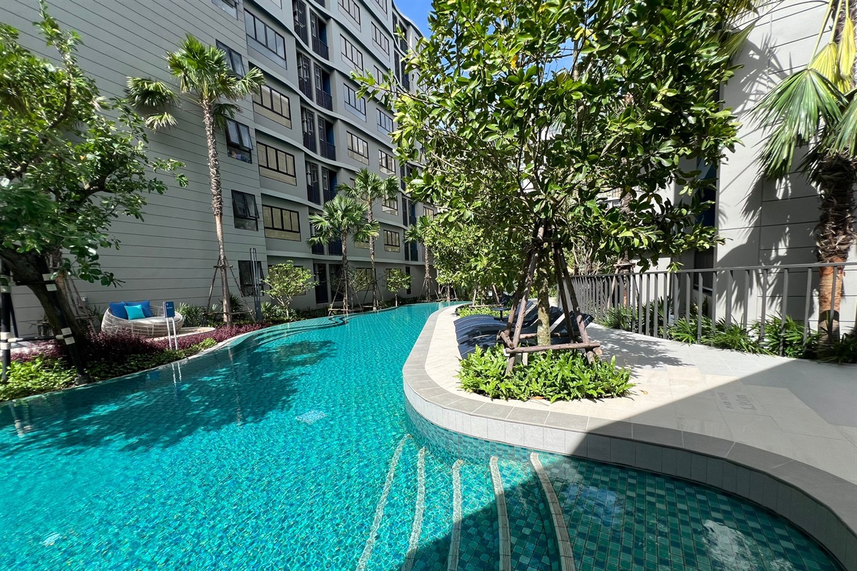 The swimming pool is divided into dedicated zones. Lap Pool: A 35-metre-long pool. Kids’ Pool: Featuring an overflowing water curtain of endless fun for the entire family. Relaxation Pool: Set beneath the shade of sprawling trees. 