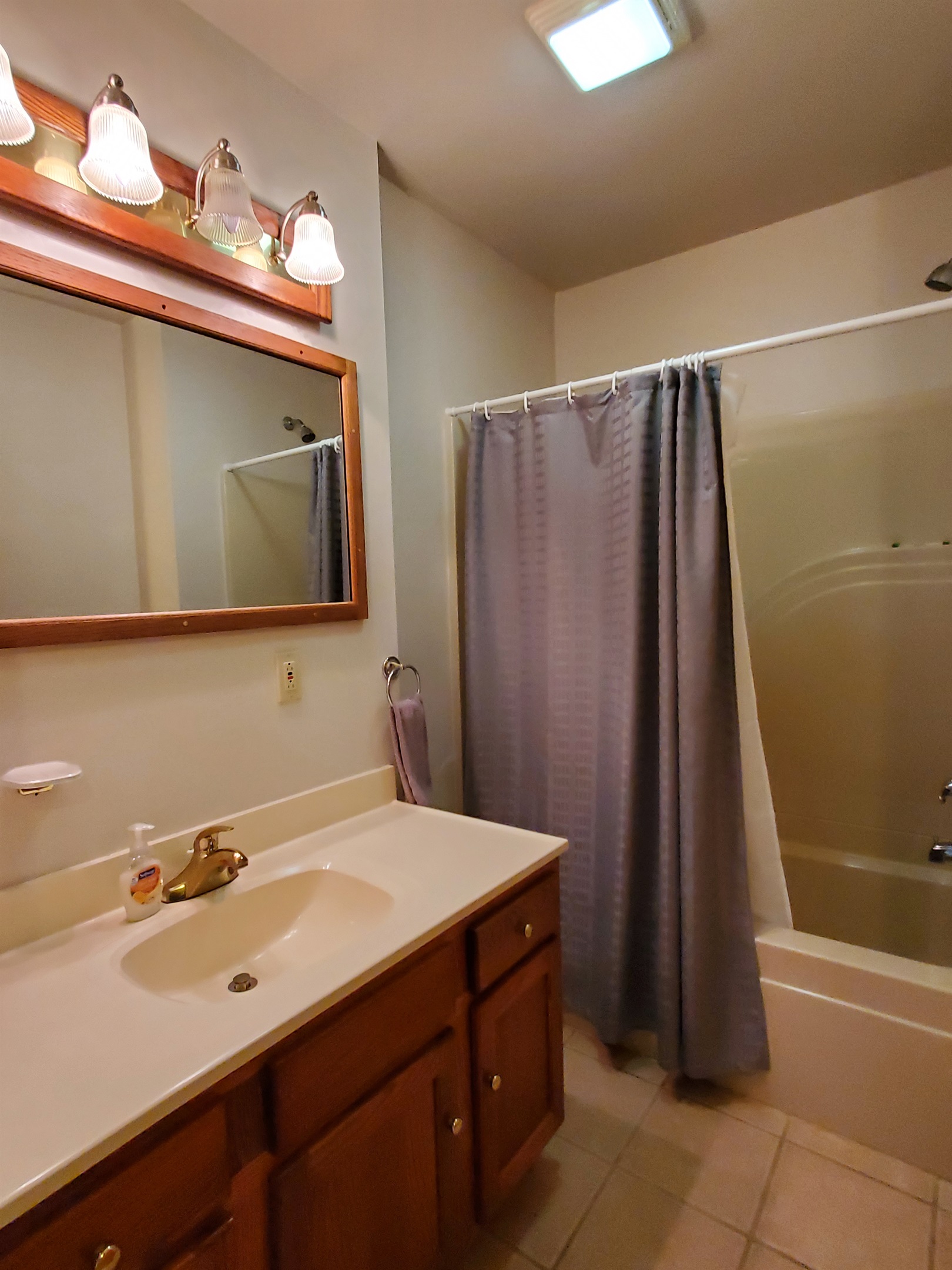 First floor bath tub & shower