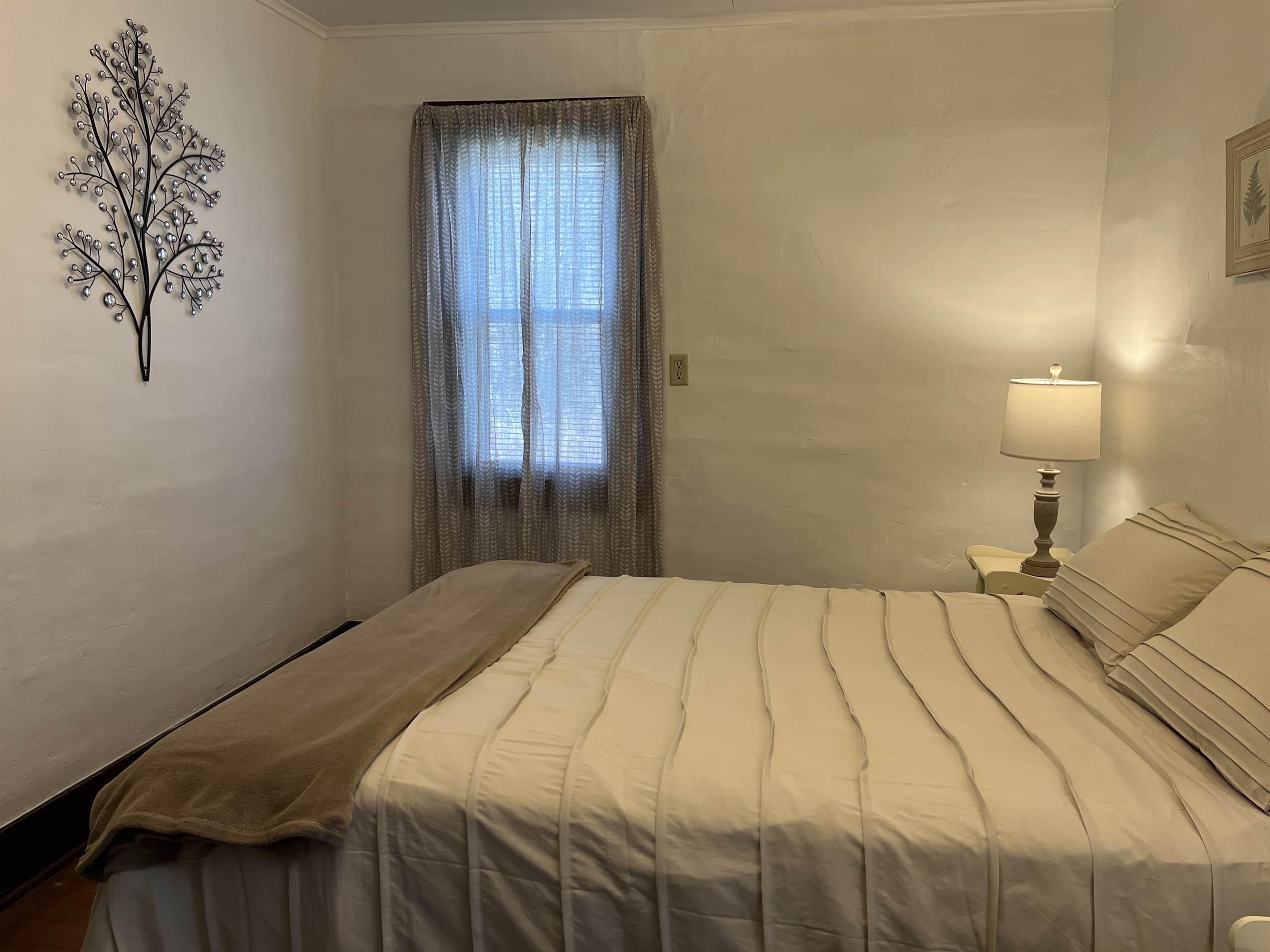 Queen bedroom #2