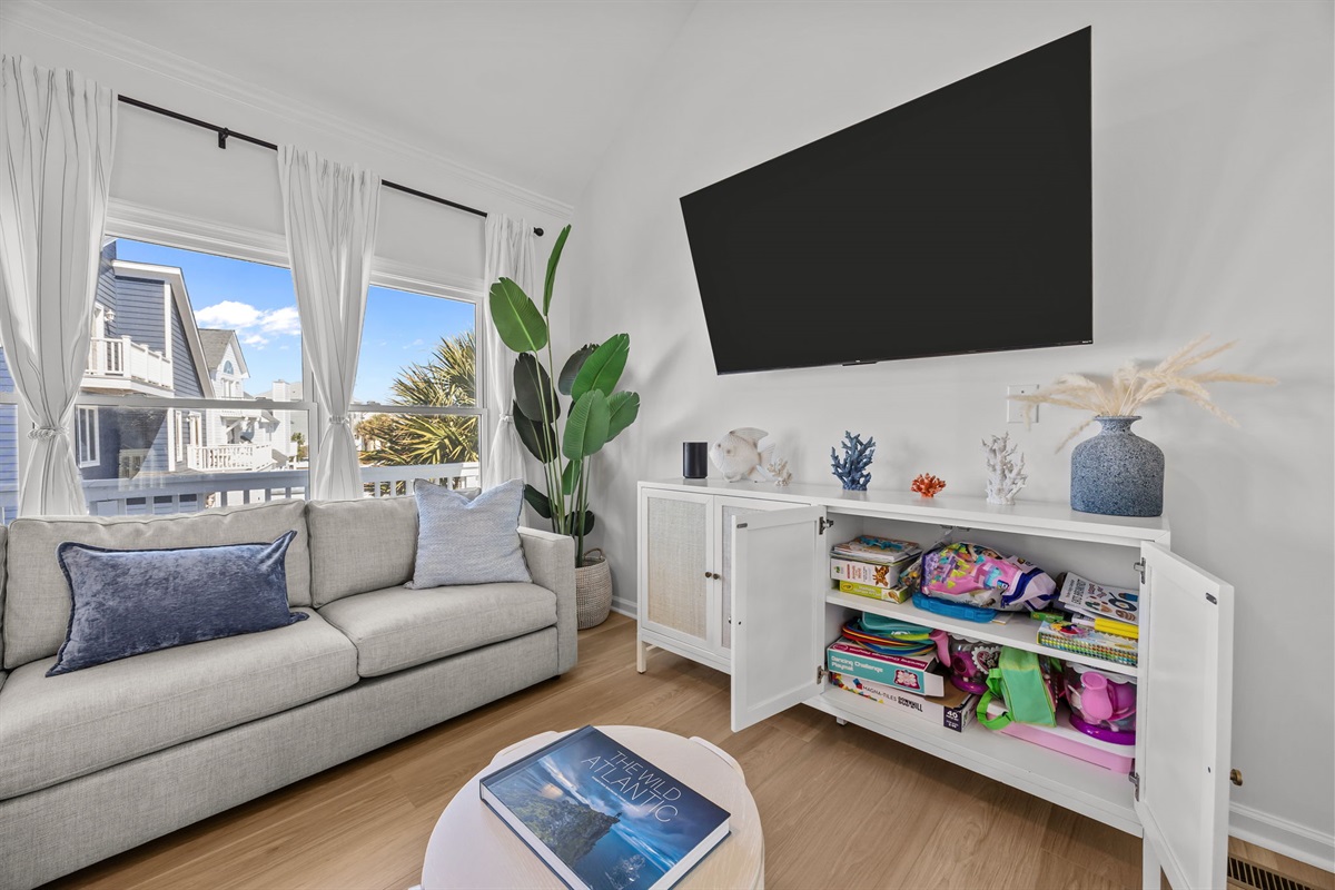 Natural light, cozy seating, and space for everyone