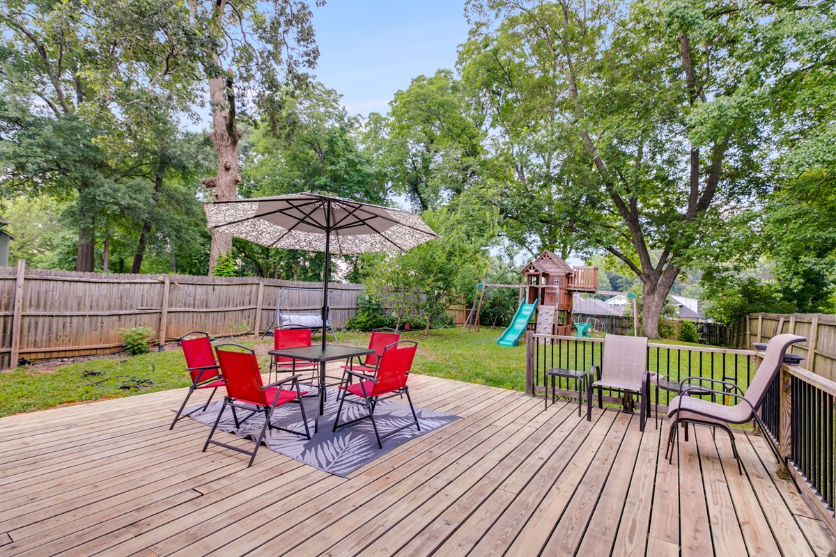 Gather with friends for barbecues in the spacious private backyard, ideal for memorable nights