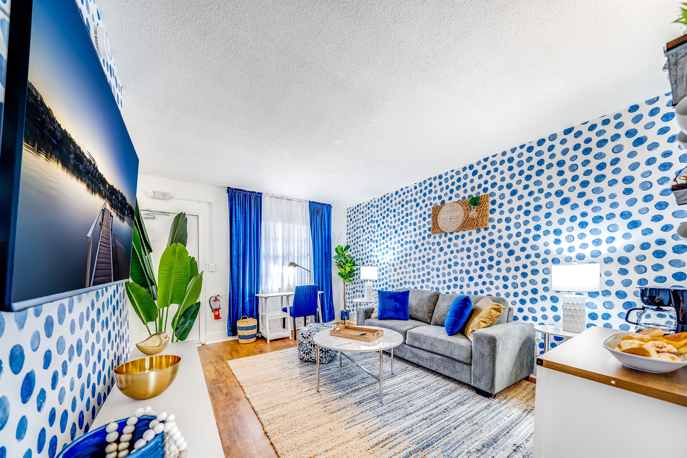 Water View - King Bed - Palm Wave Says 5