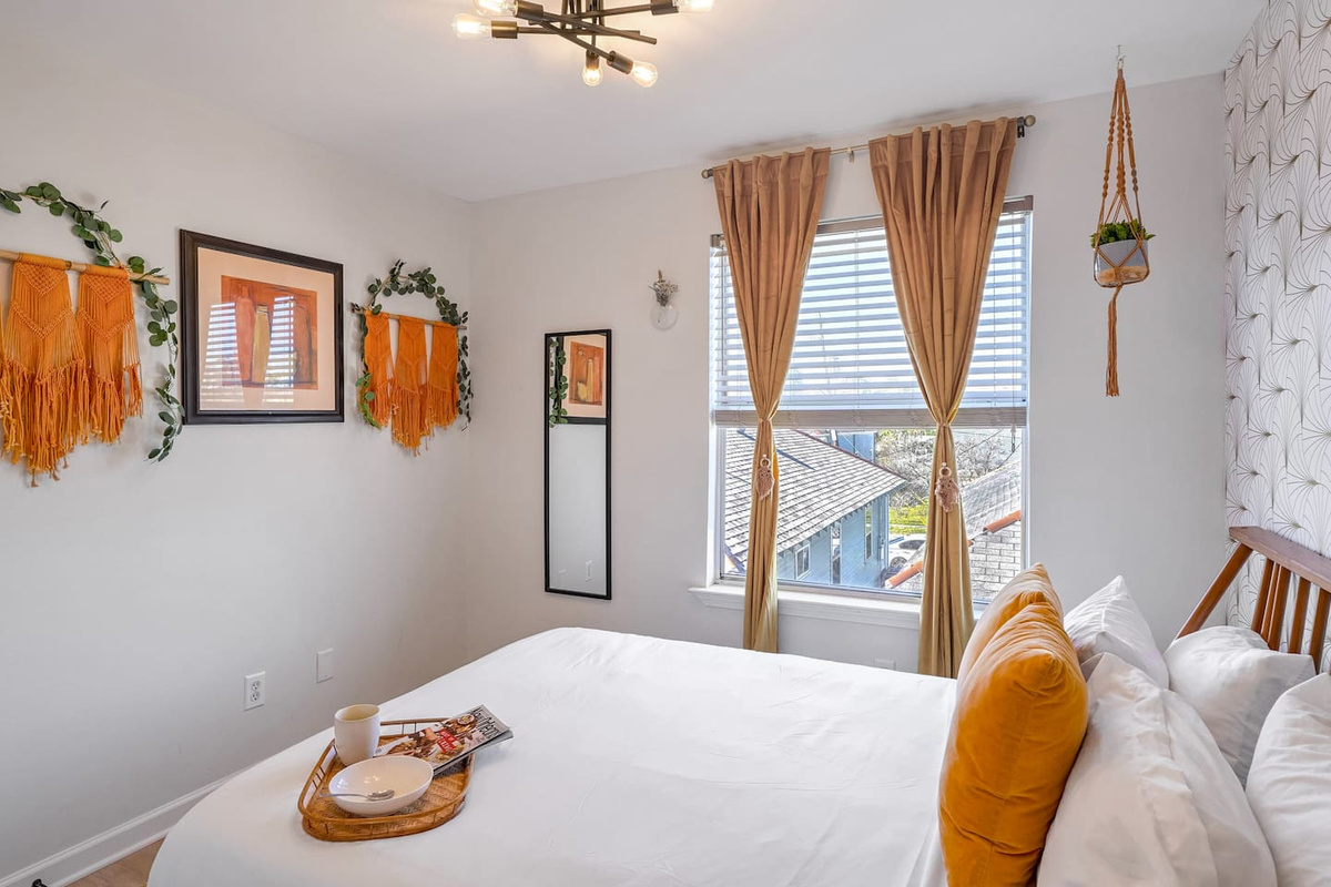 The Gold Room is cozy and super cute.  Like all the bedrooms, it has huge closets for storing and organizing all your luggage so you can look your best when you hit the town!