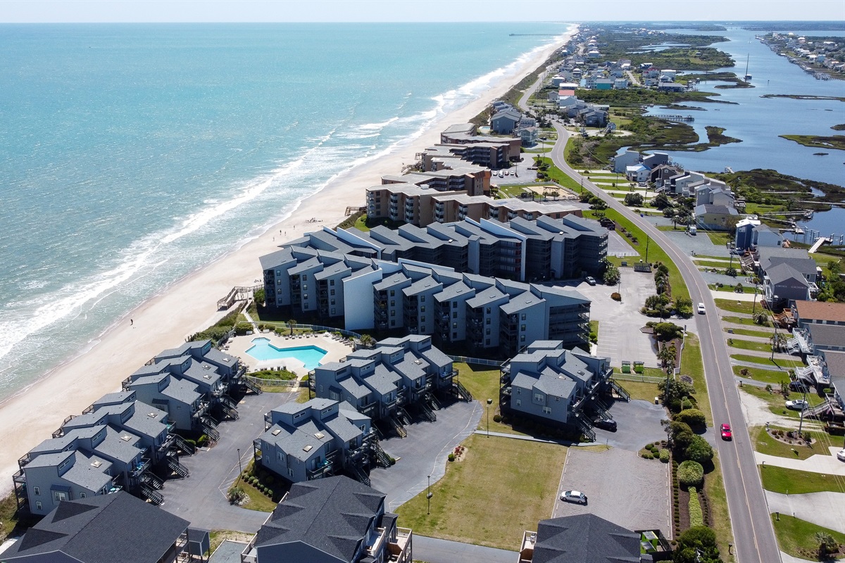 A love letter written by the sea: a stunning oceanfront condo view