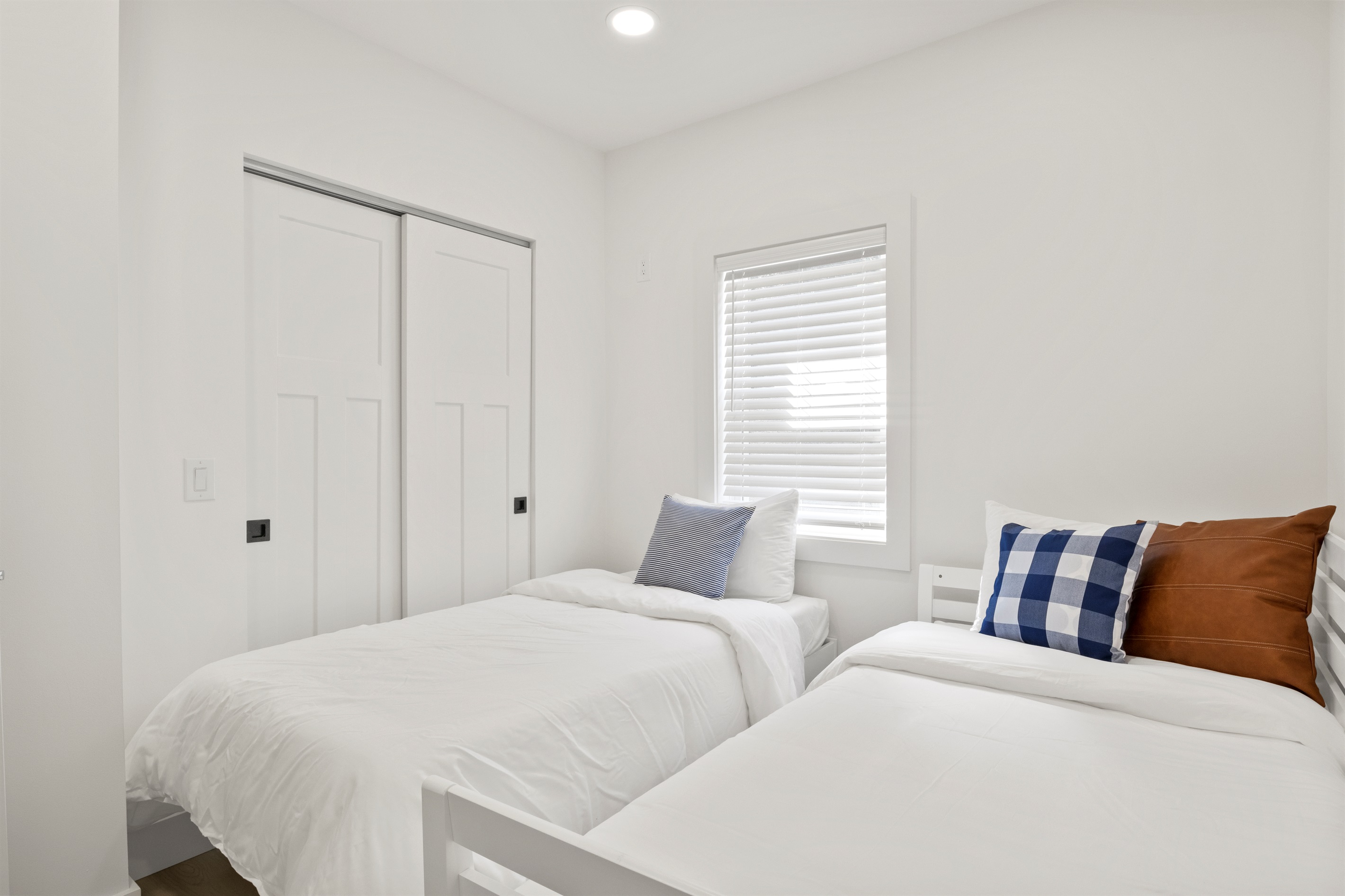 Bedroom #2 Trundle (Converts to 2 Twin Beds) 