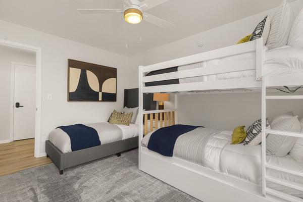 Walk to ND Luxury 2BR/2BA Condo Balcony + Parking, photo 16