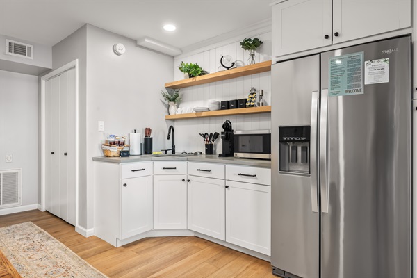 Kitchenette/Bar: Full Refrigerator, Sink, Glass rinse, Convection oven/air fryer microwave, Ice Machine, Freezer, Electric Portable Hot Plate, Cups