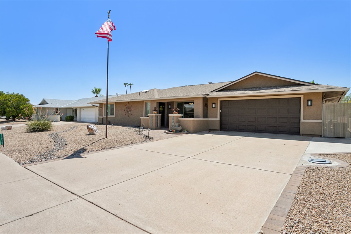 55+ Comfort & Quiet | 2BR Peaceful Home — Comfort & Quiet | 2BR Home in 55+ Neighborhood, Sun City West, Arizona — photo 11