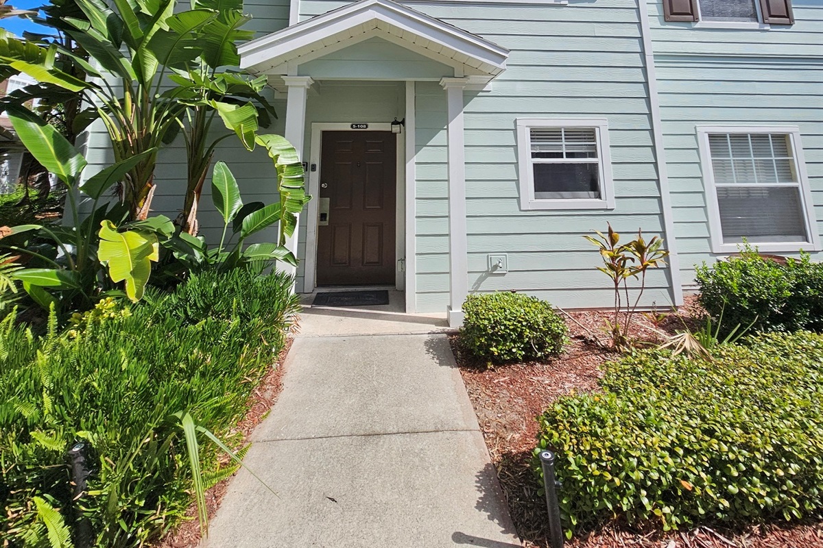 4BR 3BA Townhome