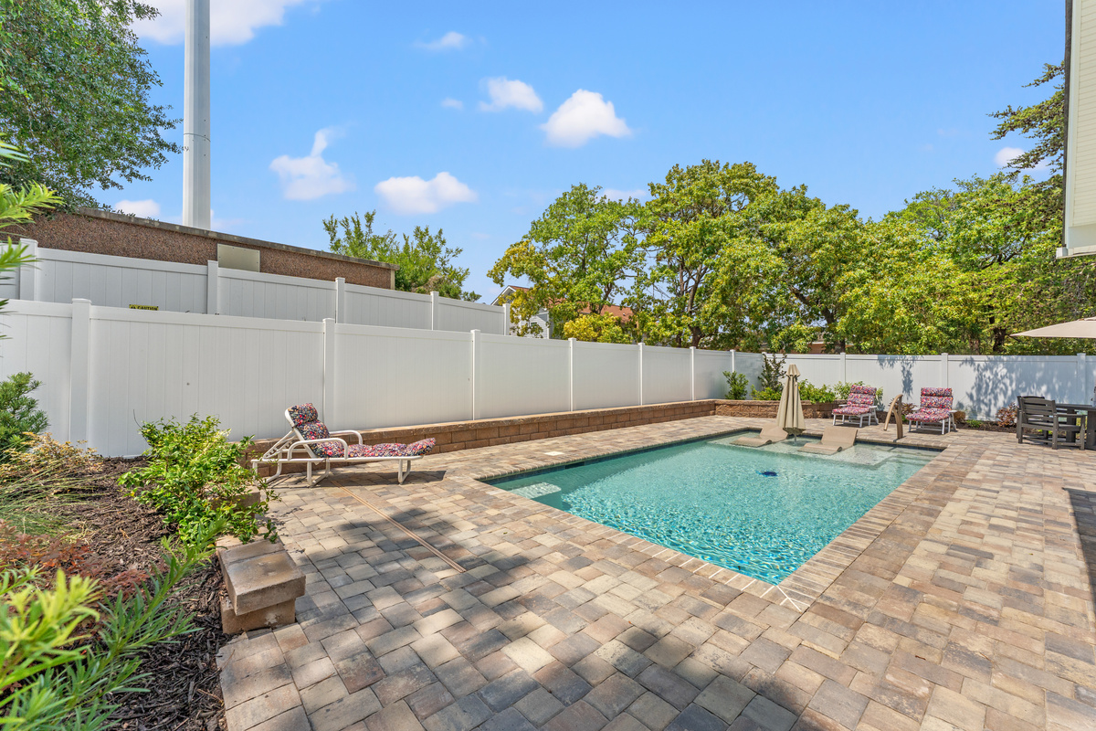Beautiful private pool oasis