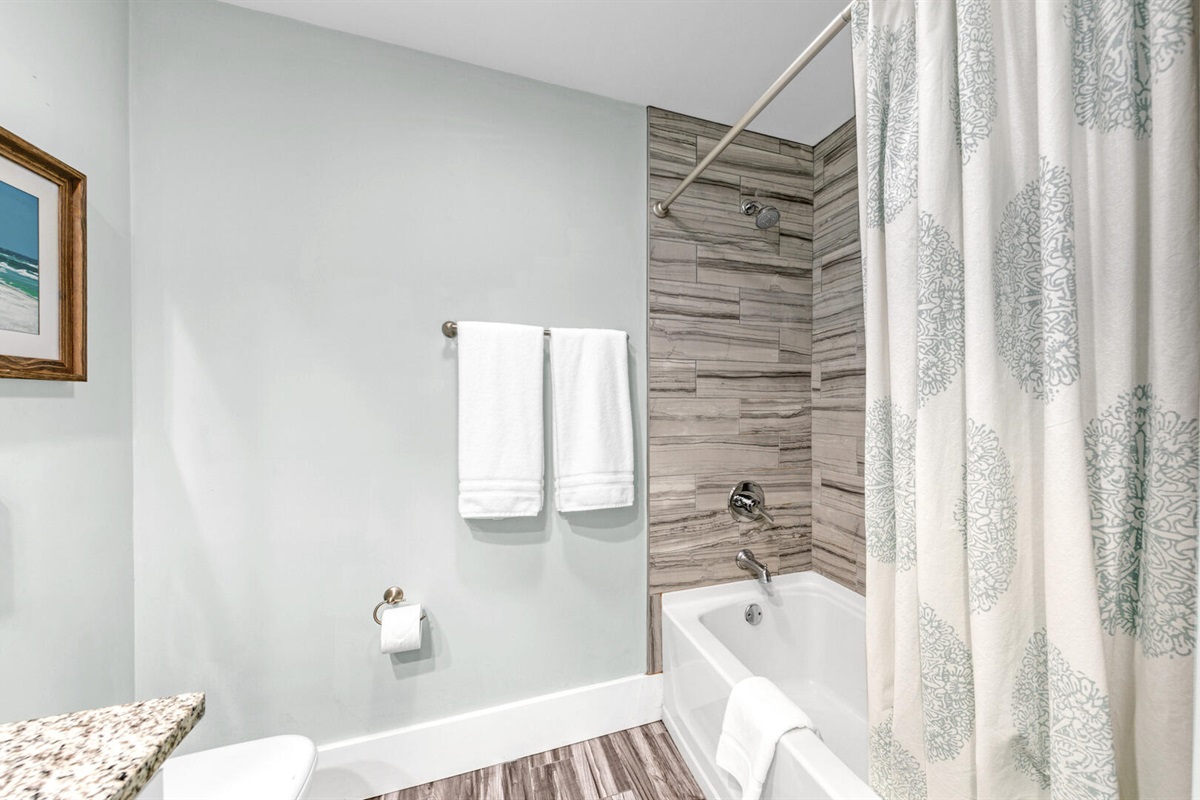 2nd Floor Guest Full Bath w/Tub Shower Combo