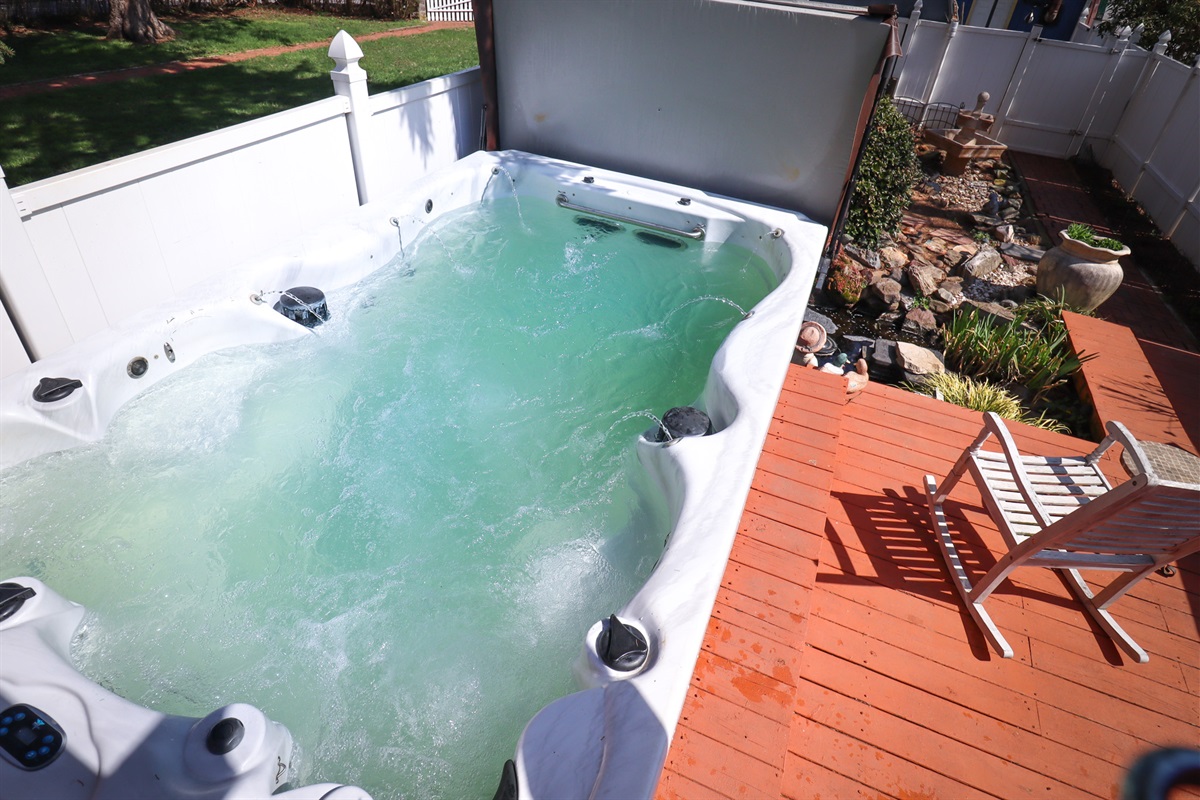 Relaxation zone: swim spa with outdoor space