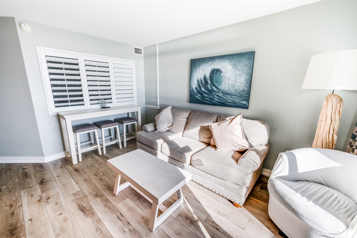 Living Room with Stunning Views🌊☀️