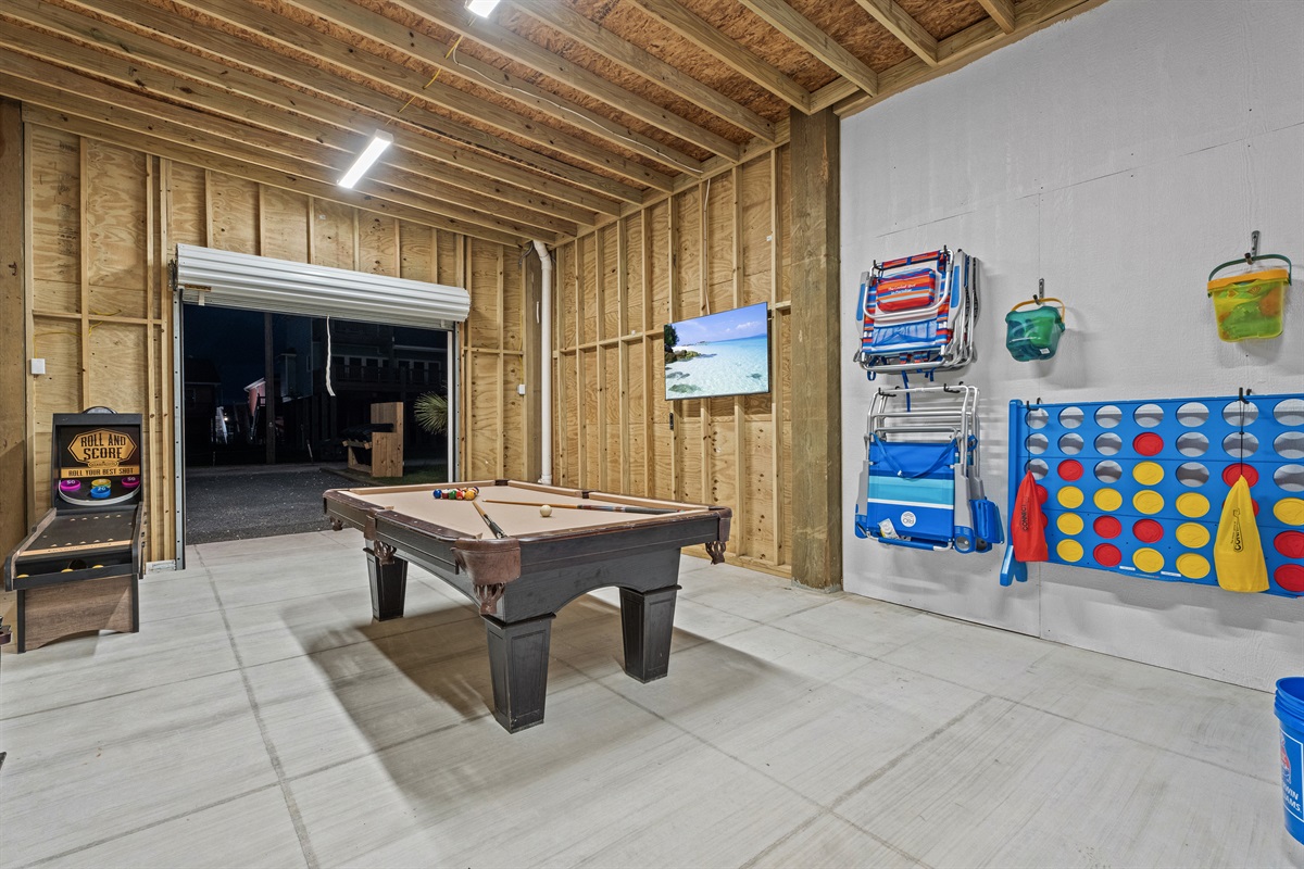 bf47514536344a9cacc1d129568364c1 Large | Beachhouse | Texas | TX | Vacation Homes | Galveston | Crystal Beach | Kokomo | Breezy Days | Beachfront Elegance | Sunrise Serenity | Southern Sands Property Management, LLC