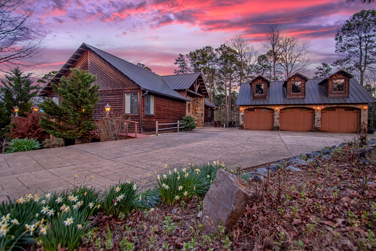 Spacious Driveway with Room For Everyone