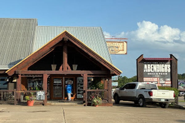 Abendigo's Grill & Patio – Upscale casual dining (10 min drive)