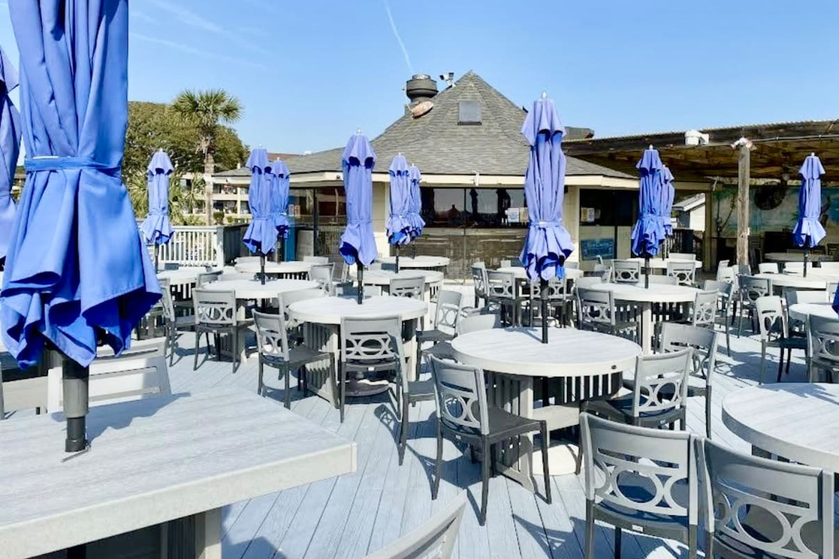 Resort deck dining