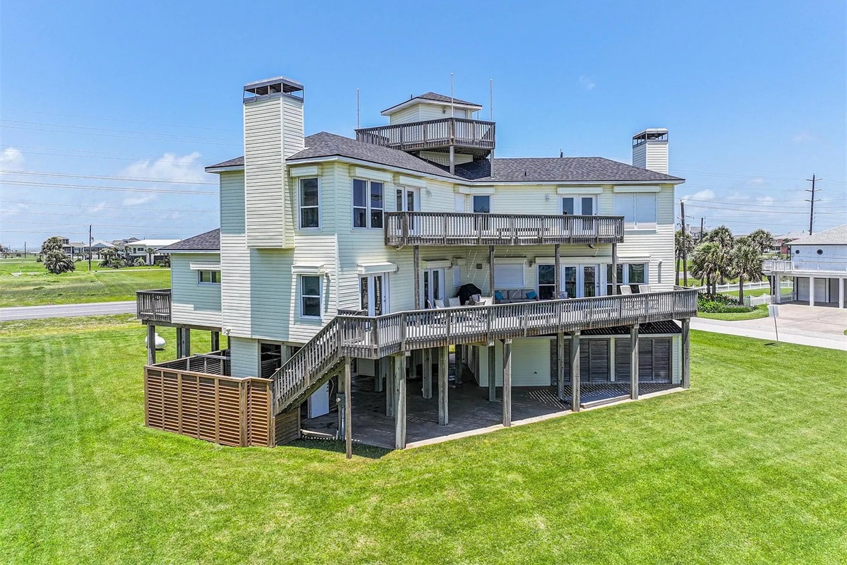 This house is huge! Check out the Crows Nest!