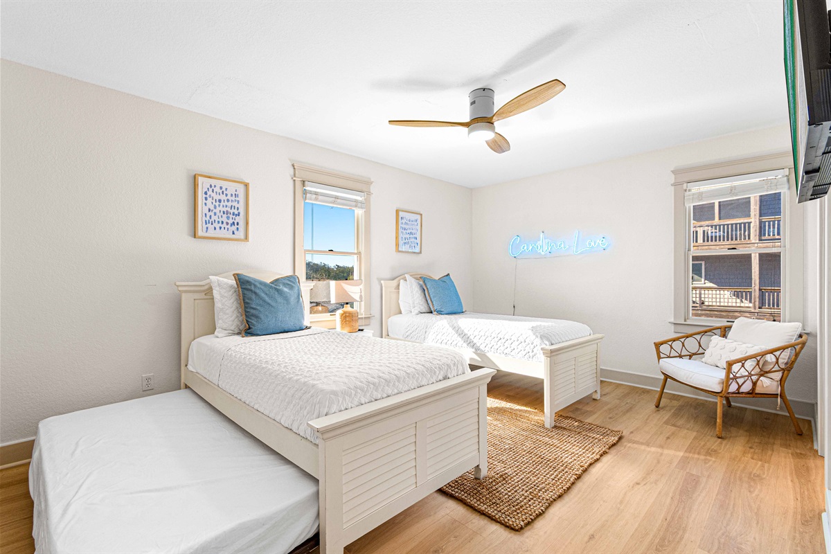 Pull out trundle included