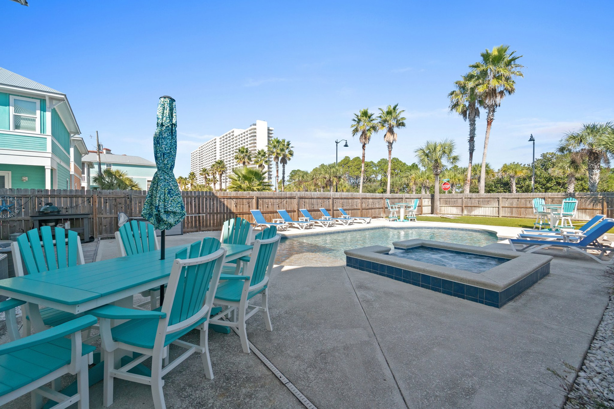 dining on the pool deck