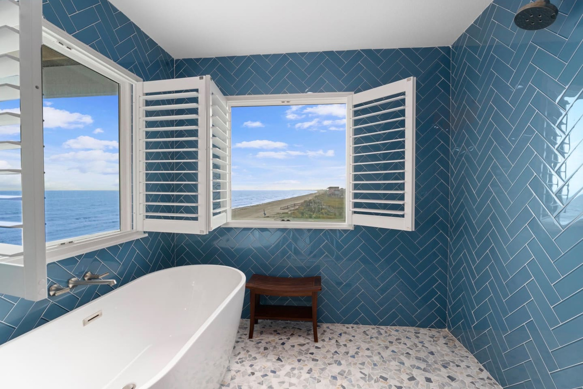 Master Suite Tub and Shower
