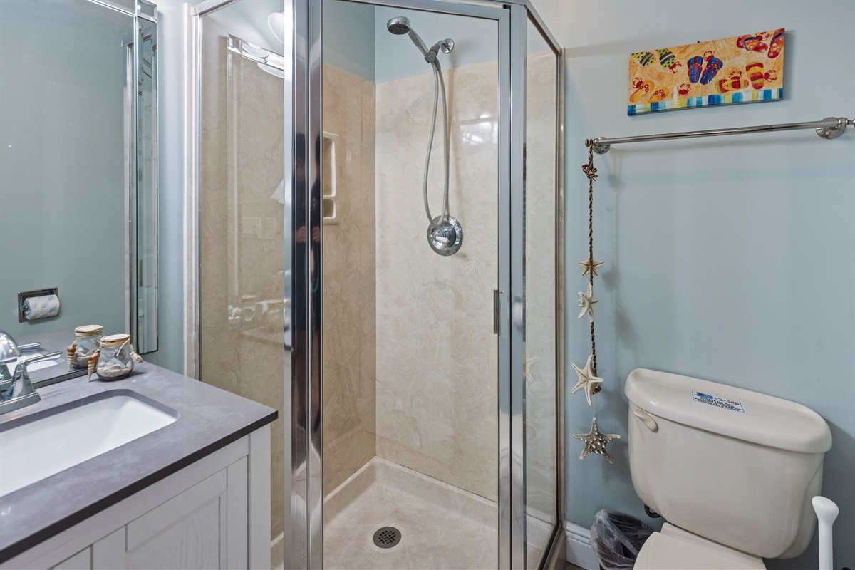 Bathroom (1st Floor)