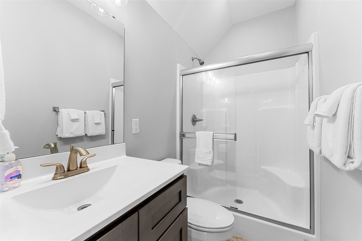 Bedroom 9 Ensuite Bathroom