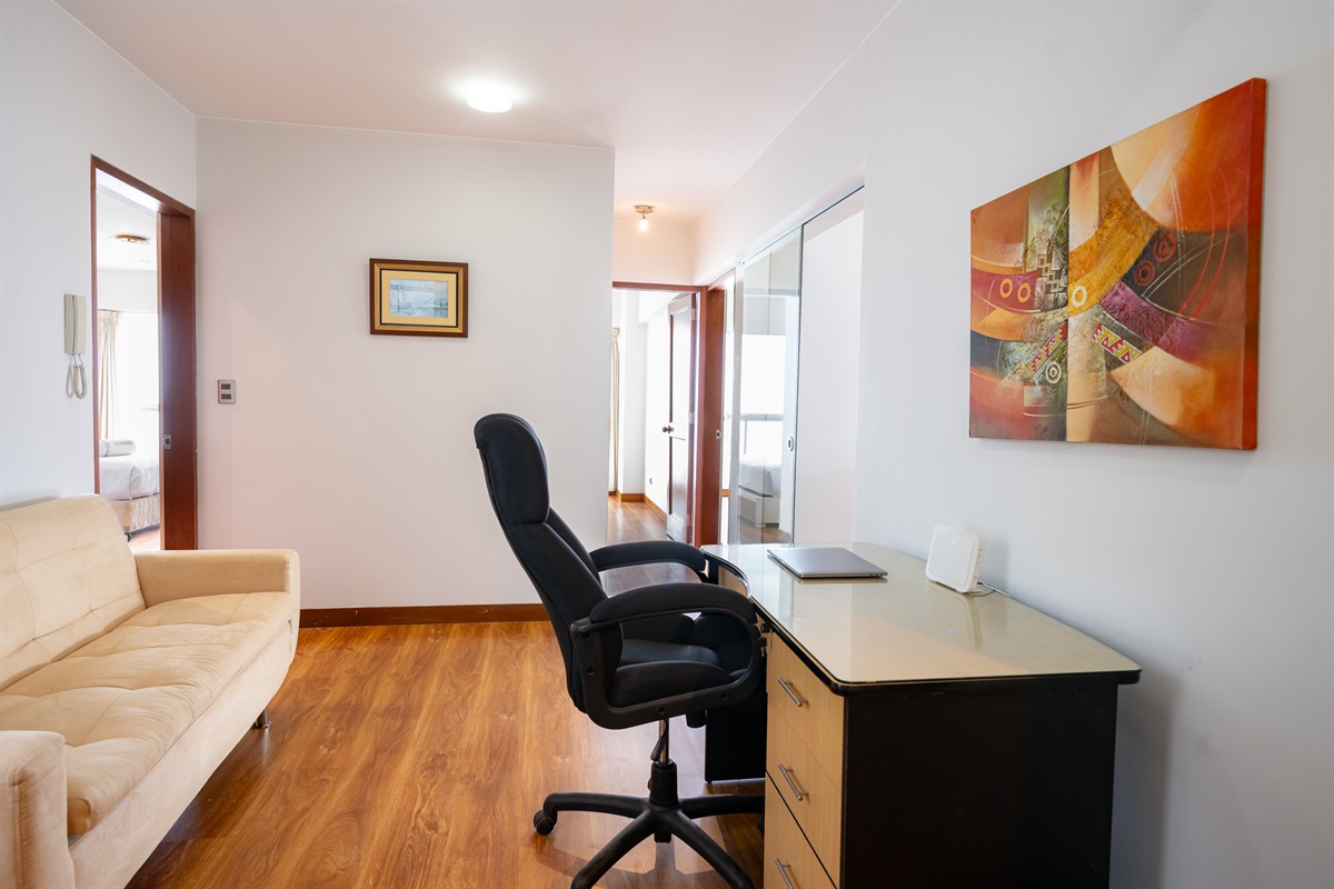 High-speed 500 Mbps fiber optic internet dedicated workspace — ideal for remote work.