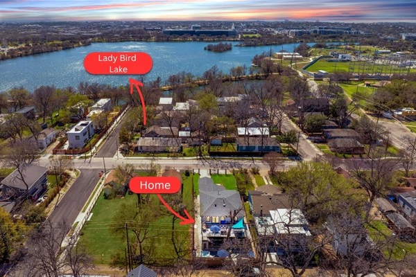 Lady Bird Lake Only 3 Minute Walk!