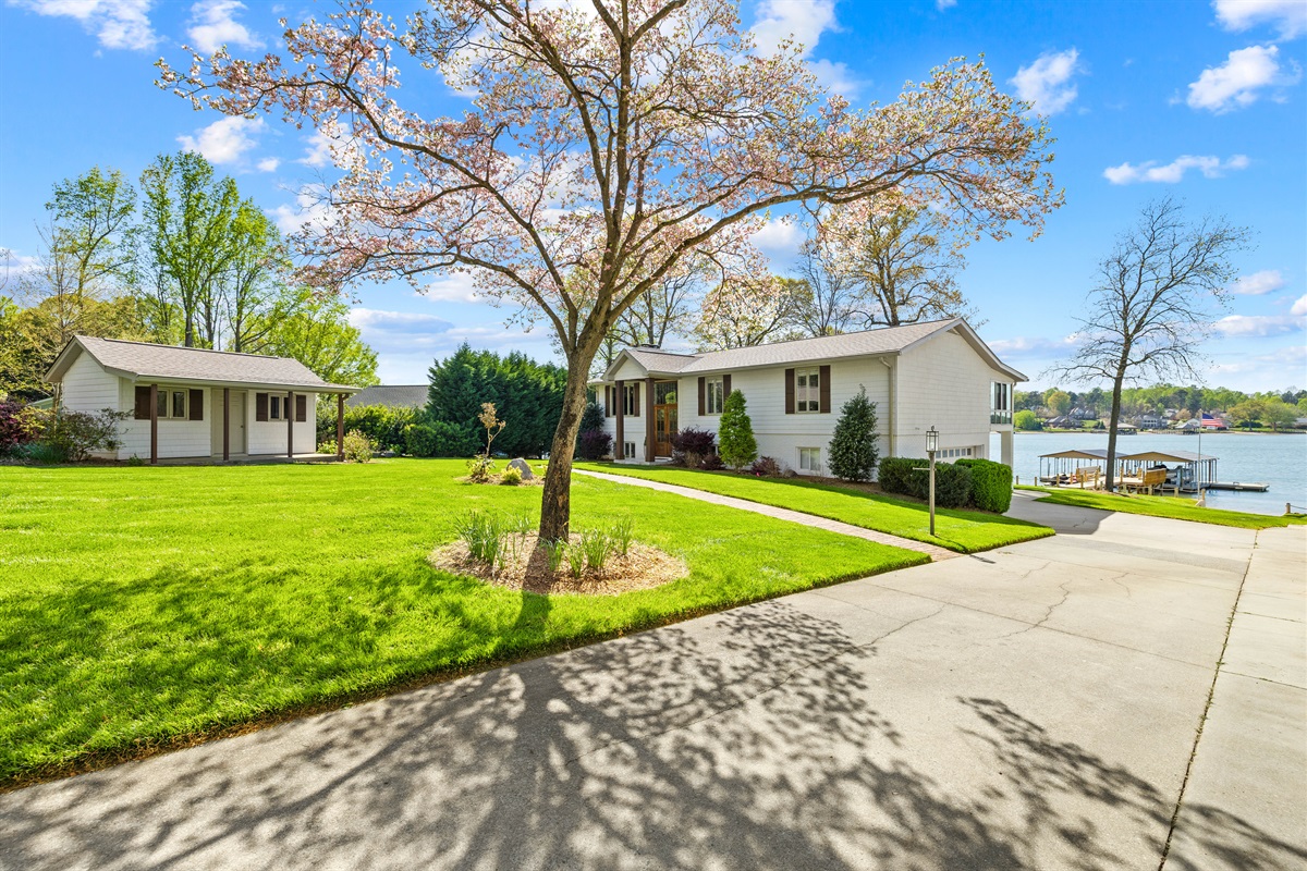 The driveway can accommodate up to 6 cars. 