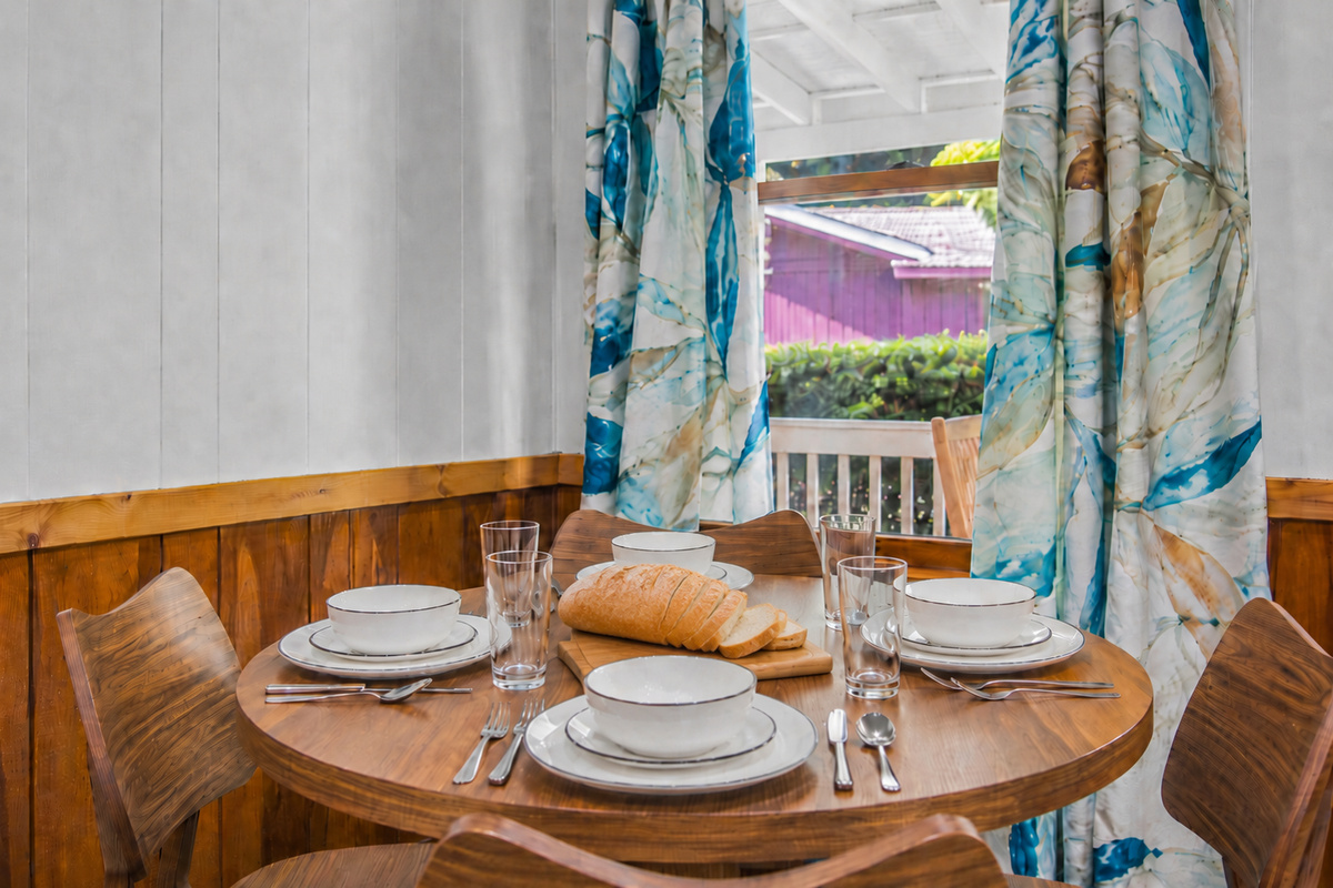 Dining Area: Bright décor & inviting space perfect for enjoying meals and making memories together!