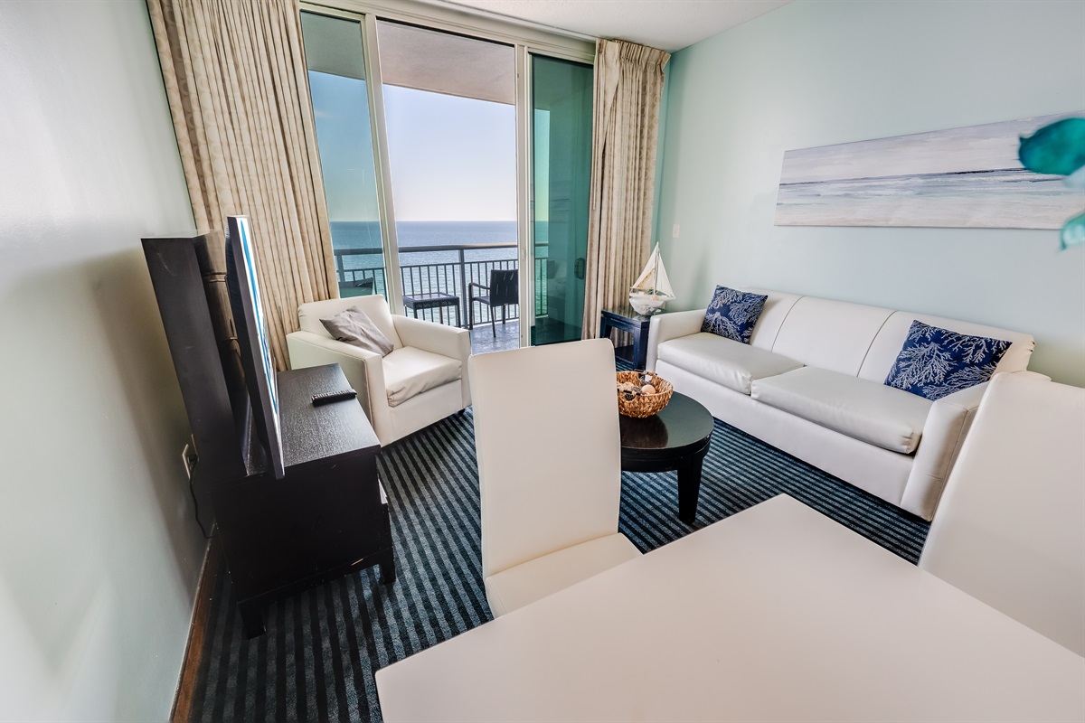 Living Room with Stunning Views🌊☀️