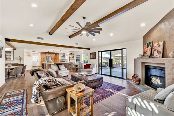 Main living room, gas fireplace