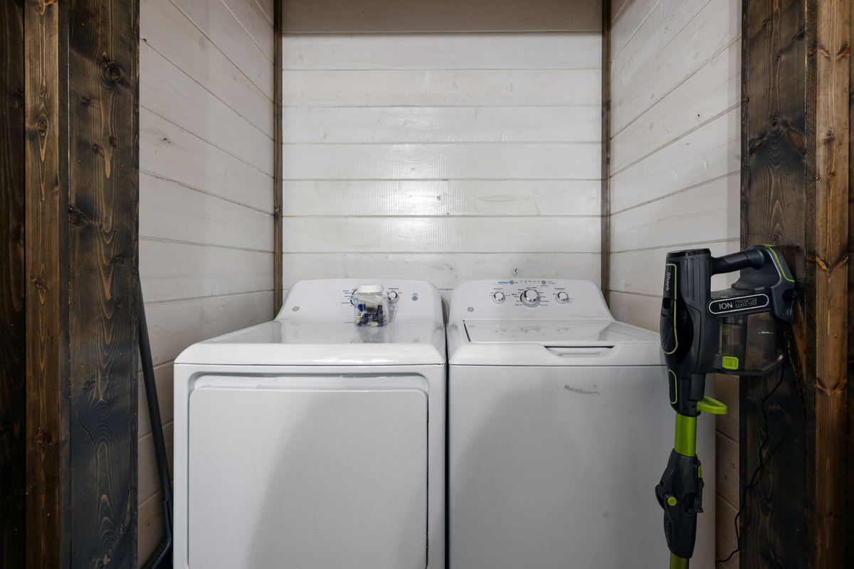 Stay a little longer and pack a little lighter. An in-cabin washer and dryer make family getaways and longer stays that much easier.