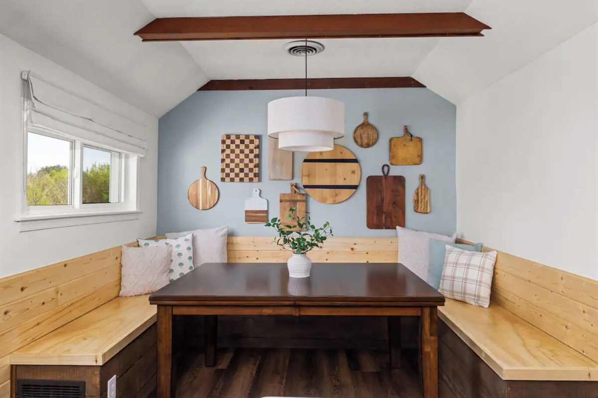 Built-in breakfast nook