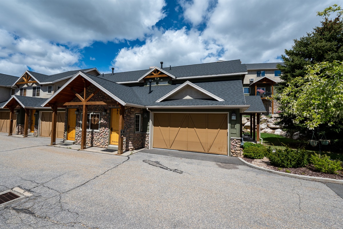 Arrive to your mountain retreat—tucked into the heart of Wolf Creek Resort with easy access to adventure.