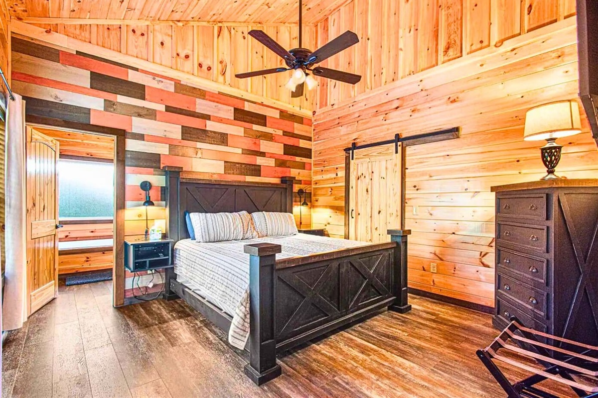 King Suite with Ensuite Bathroom and Large Open Windows