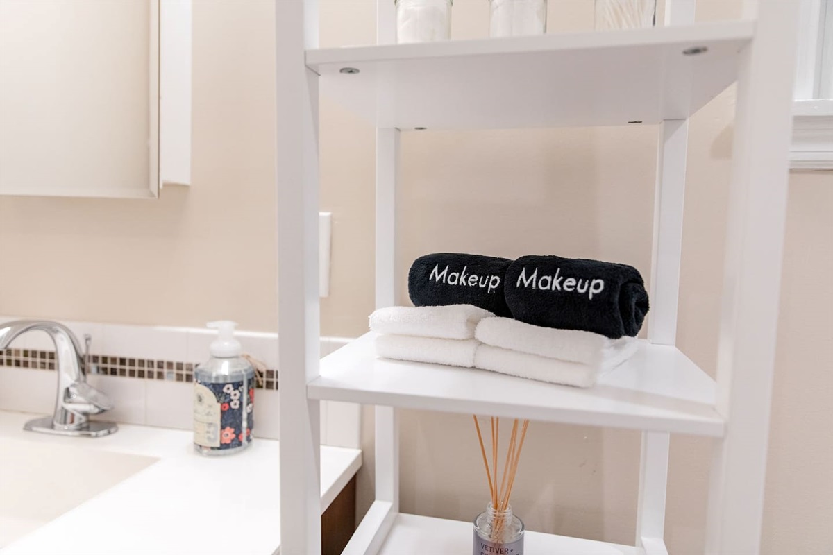 Full bathroom featuring a bathtub.