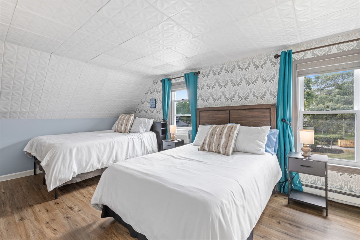 Easily sleeps 4