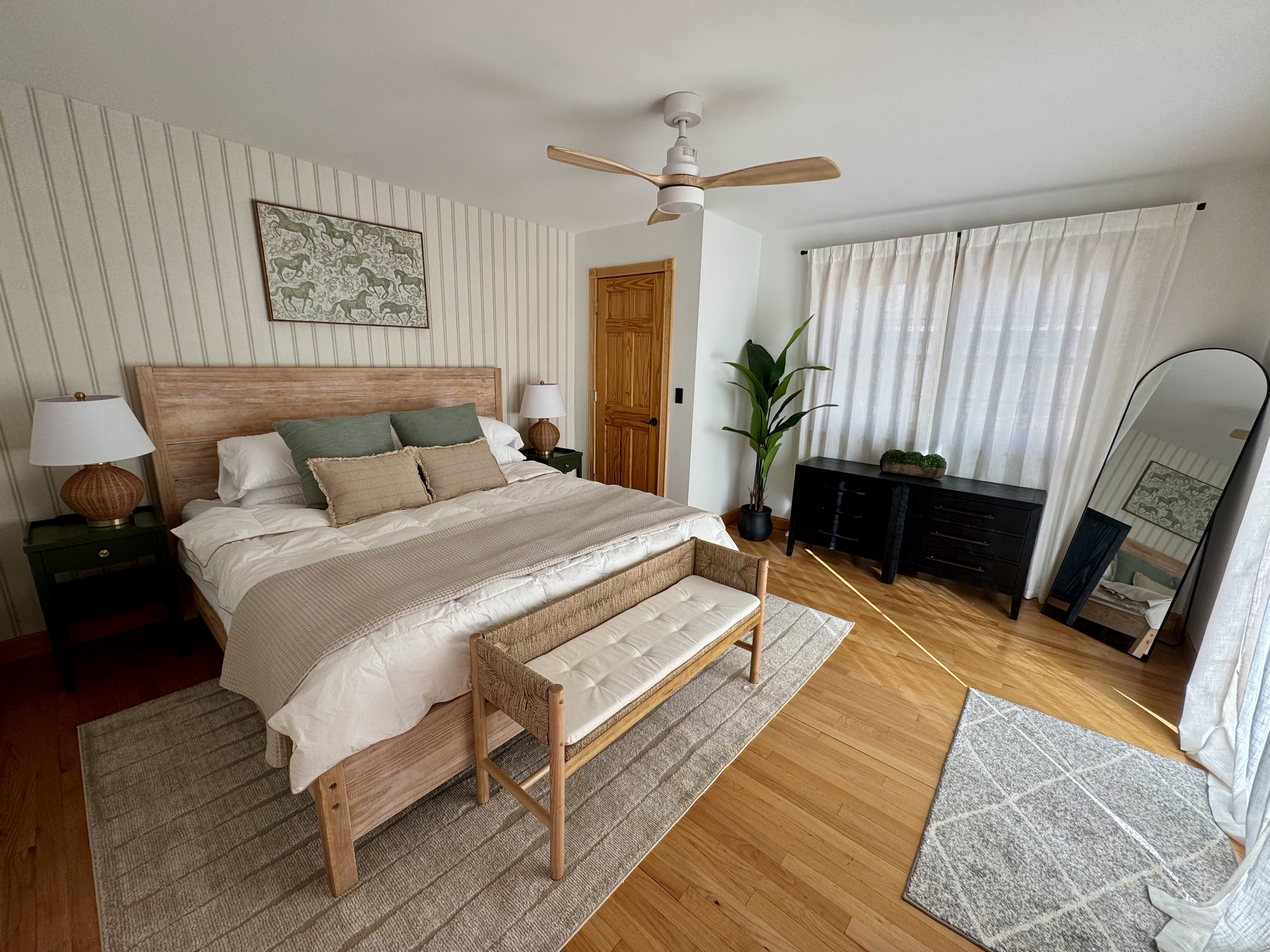 Secondary suite with king bed and riverfront ambiance