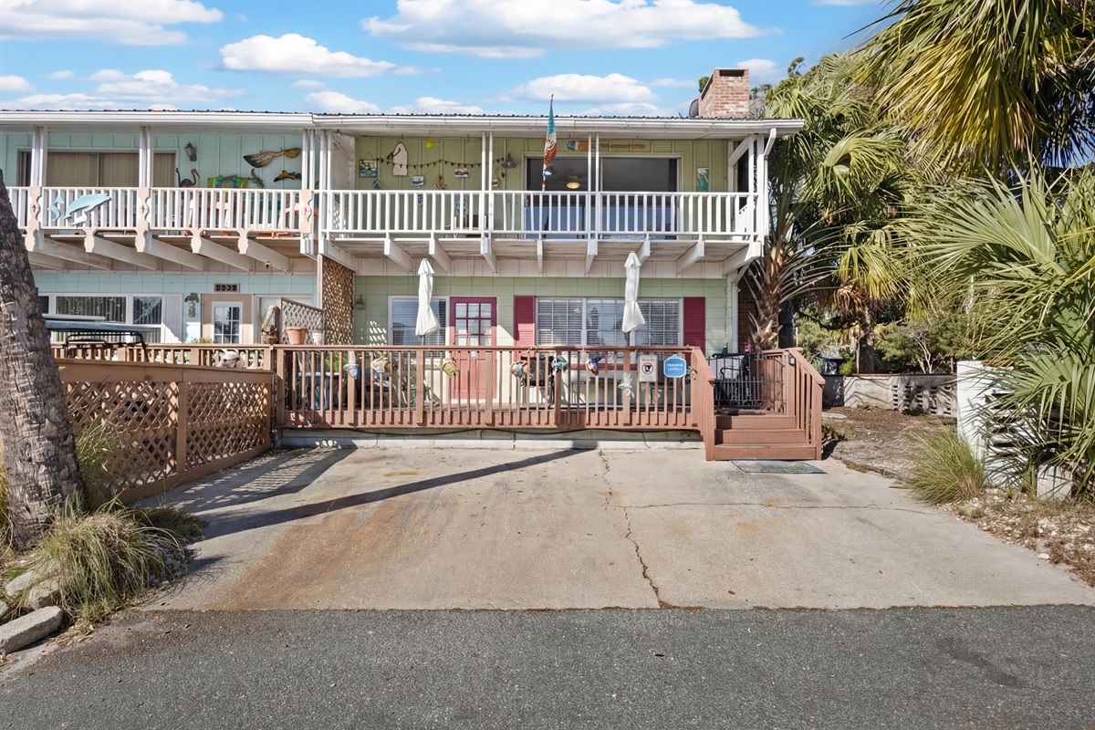 Beautifully remodeled townhome in the heart of Cedar Key!