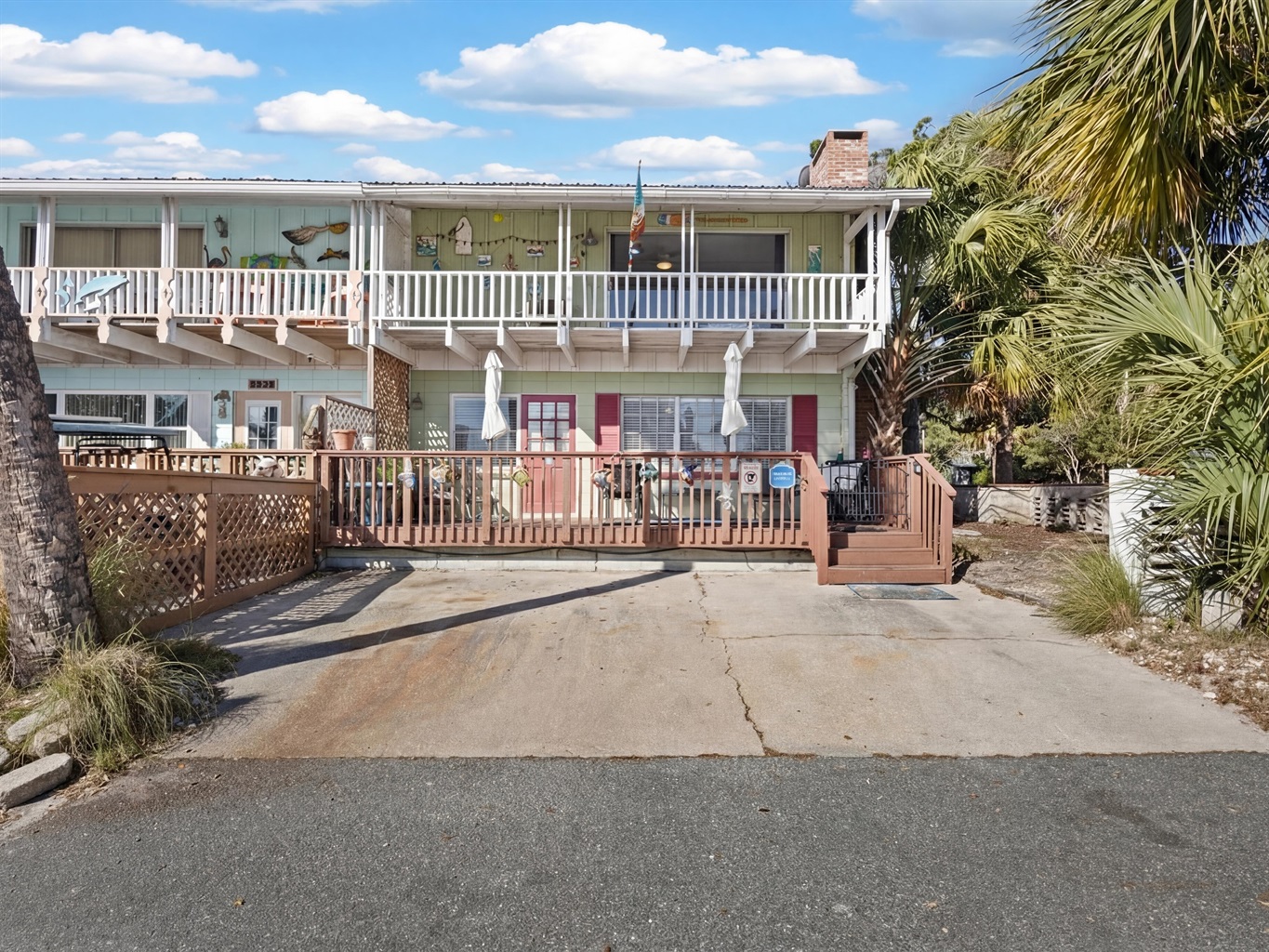 Beautifully remodeled townhome in the heart of Cedar Key!