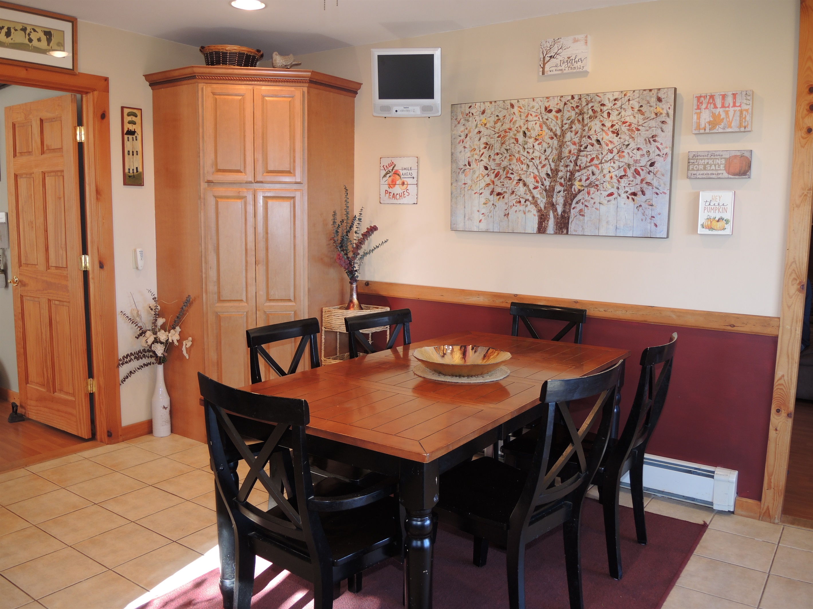 Eat-in kitchen