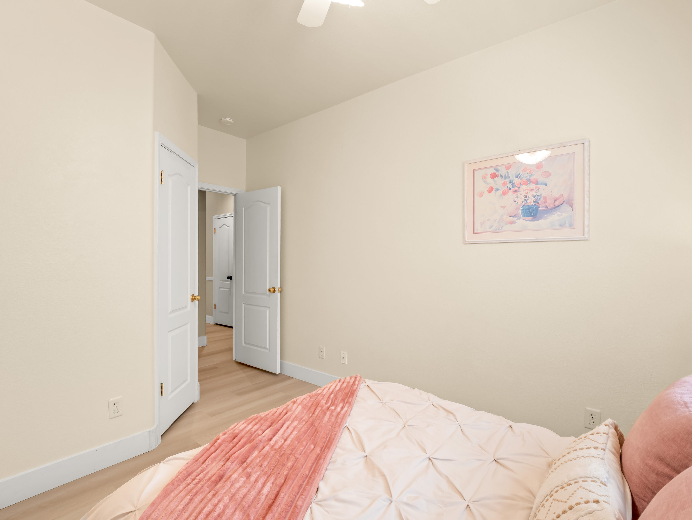 Wake up refreshed in this bright and tranquil bedroom, then curl up with a book in the cozy chair before heading out to enjoy the day's adventures.