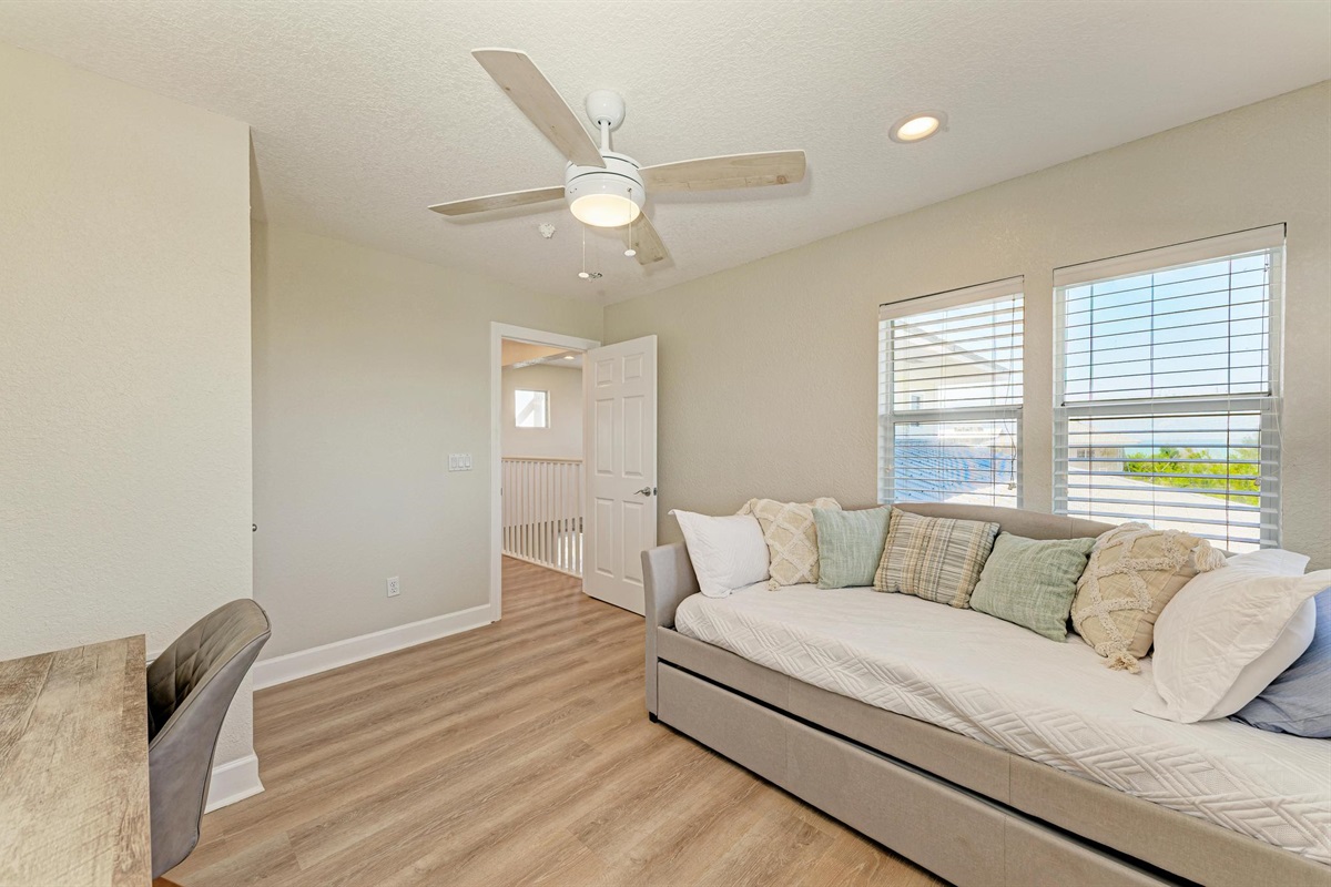 Office + extra bedroom with Day bed + Trundle