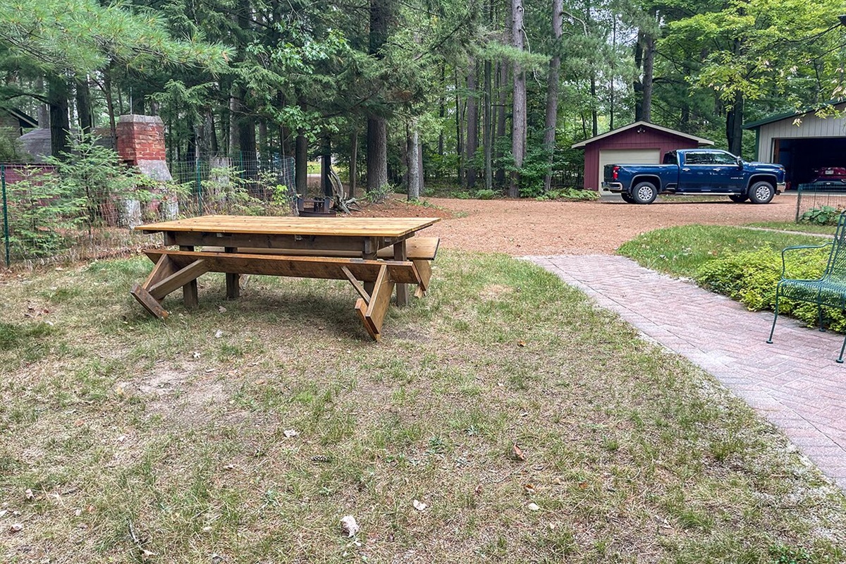 Outside area to eat with family and friends.