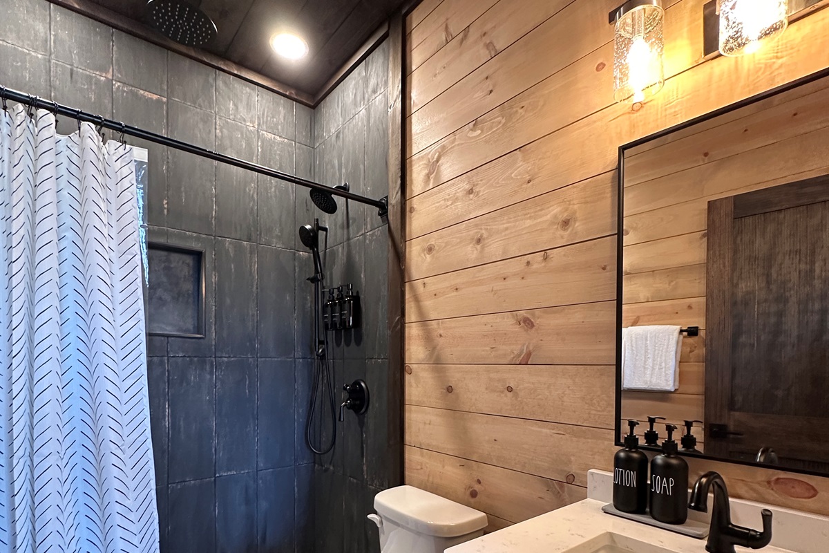 Floor 3 - King Room 2: Full Bathroom