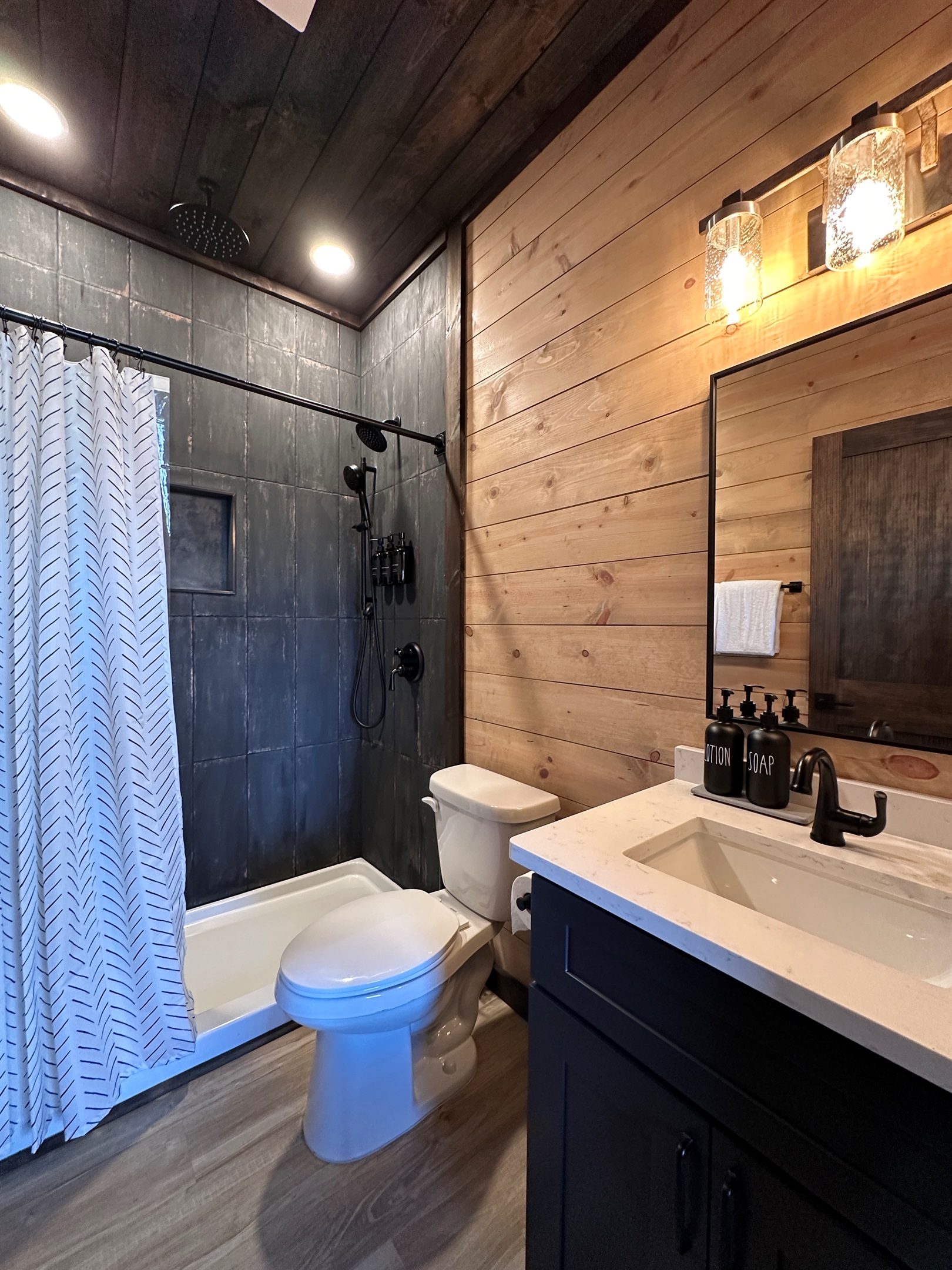 Floor 3 - King Room 2: Full Bathroom